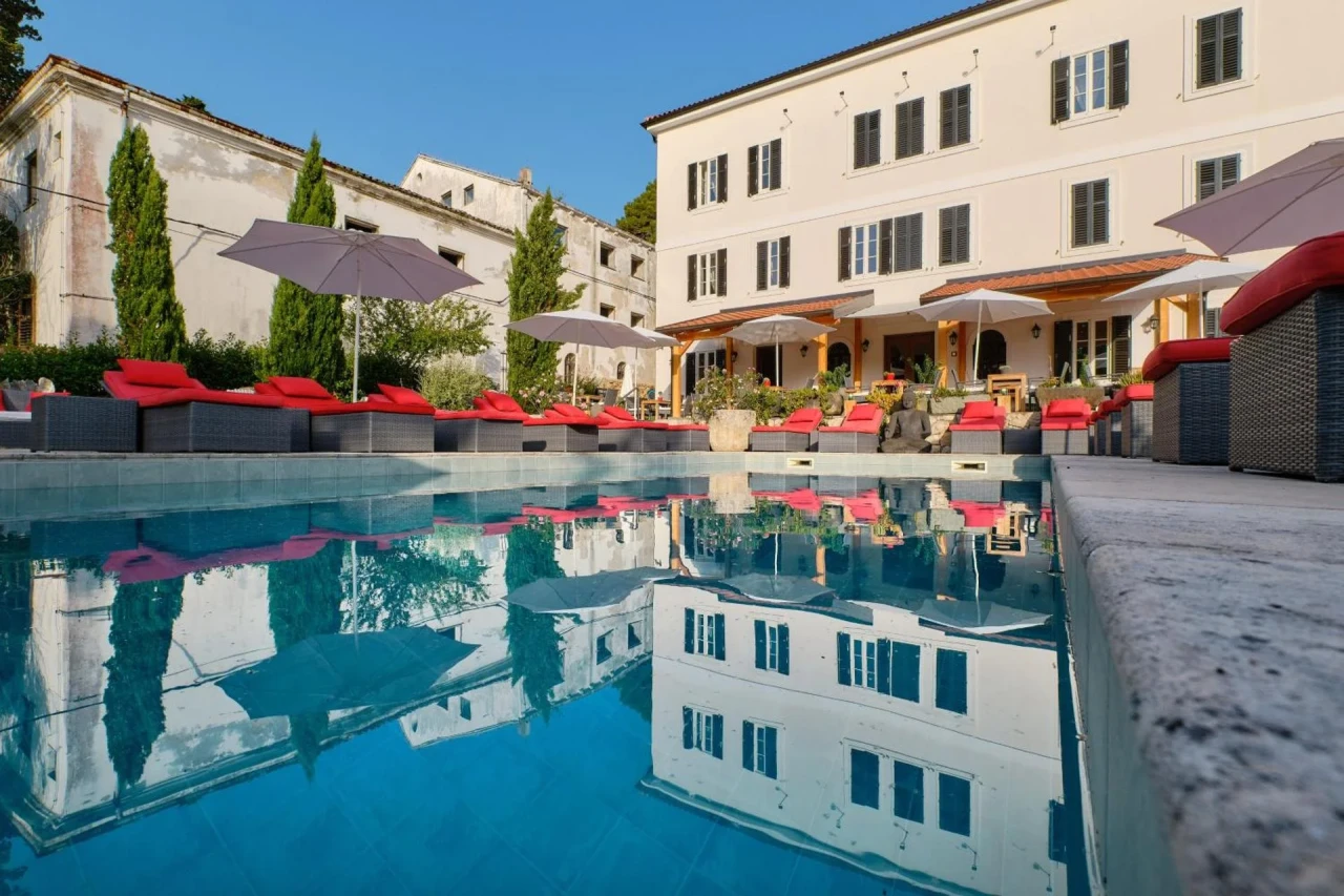 Dolphin House - Apartamentos con Servicios